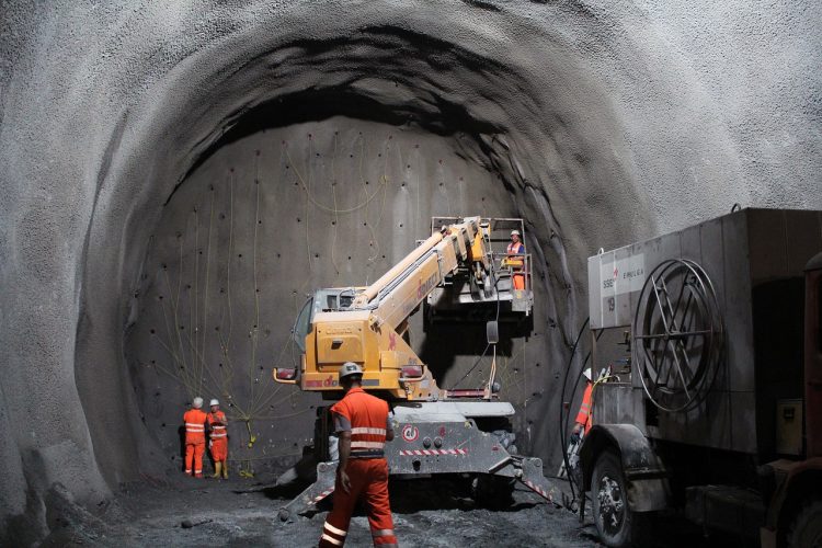 tunnel-2316267_1280